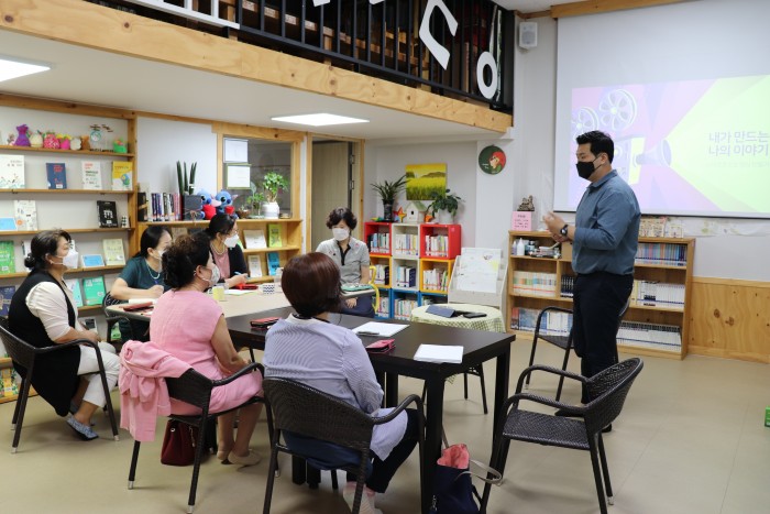 석교동 시민공유공간 공간의집 '잇다'에서 진행된 영상 촬영 및 편집 강의